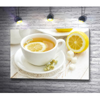 Чашка чая с лимоном 