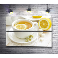 Чашка чая с лимоном 