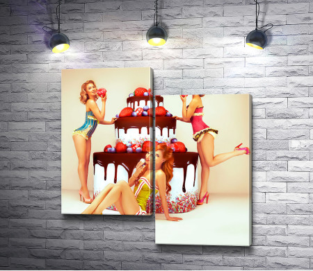 Девушки возле огромного торта