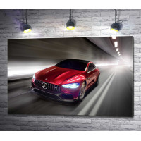 Красный автомобиль Mercedes-AMG GT на трассе