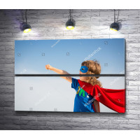 Ребенок в костюме супергероя