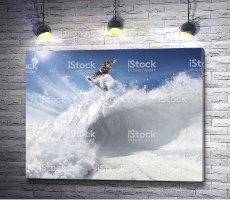 Сноубордист на склоне 