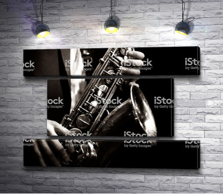 Саксофон в черно-белой гамме