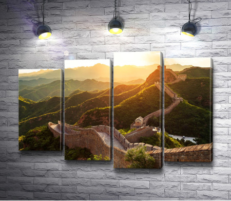 Великая Китайская стена в лучах заката