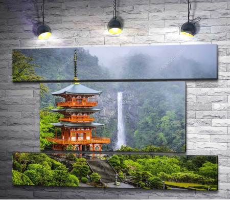 Стройная пагода у водопада Начи 