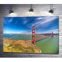 Мост "Golden Gate" в Сан-Франциско под полуденным солнцем