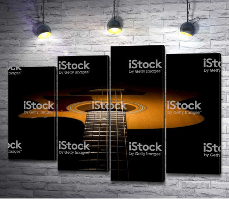 Гриф гитары на темном фоне 