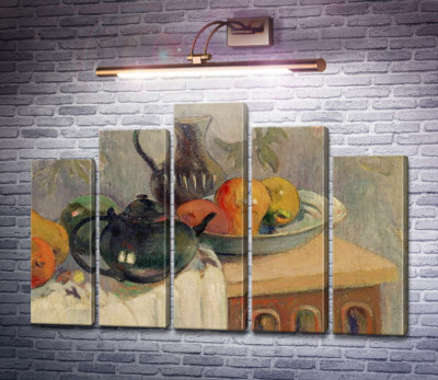 Чайник, кувшин и фрукты