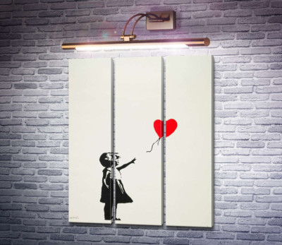 Дівчинка з повітряною кулею