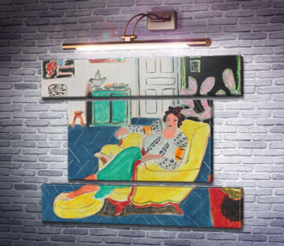 Женщина в кресле