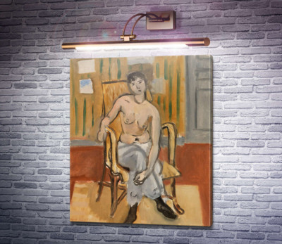 Сидяча оголена