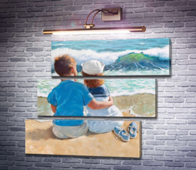 Мальчик и девочка на пляже