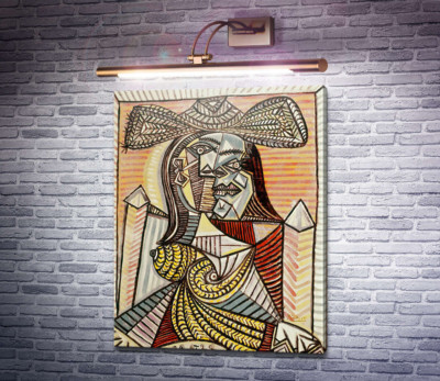 Сидящая женщина