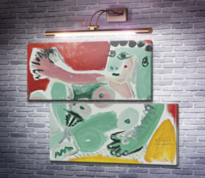 Оголена на подушках