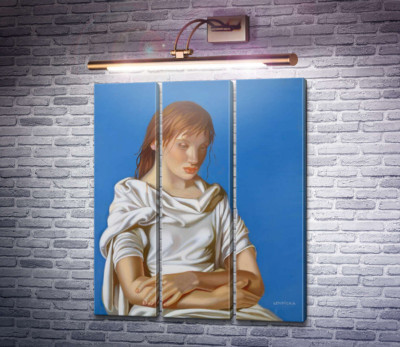 Женщина со скрещенными руками