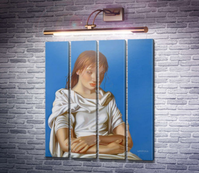 Женщина со скрещенными руками