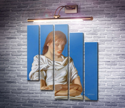 Жінка зі схрещеними руками