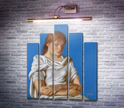 Жінка зі схрещеними руками
