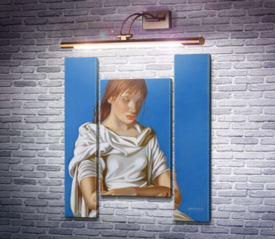 Женщина со скрещенными руками