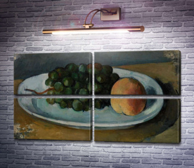 Виноград і персик на тарілці