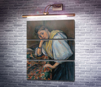 Молодая итальянка за столом