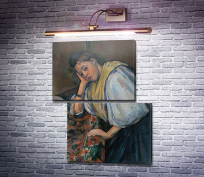 Молода італійка за столом