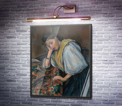 Молодая итальянка за столом