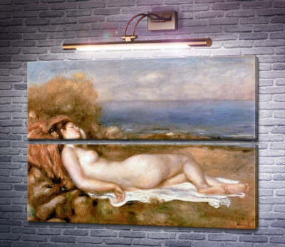 Купальщица на берегу моря
