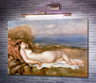 Купальщица на берегу моря