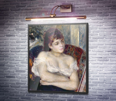 Женщина в кресле