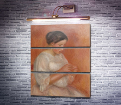 Женщина за вышиванием