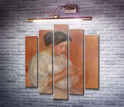 Женщина за вышиванием