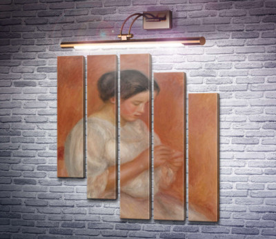 Женщина за вышиванием