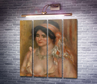 Портрет брюнетки