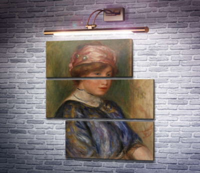 Женщина в синей блузе