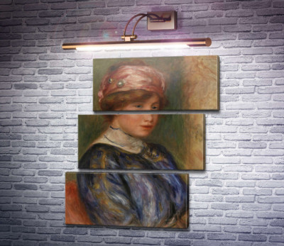 Женщина в синей блузе