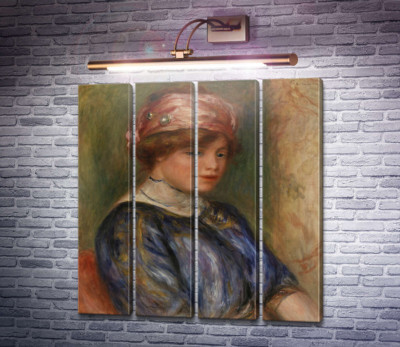 Женщина в синей блузе