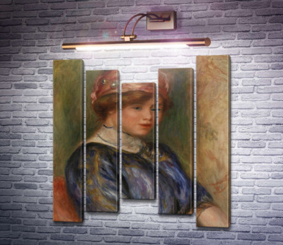 Женщина в синей блузе