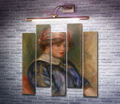 Женщина в синей блузе