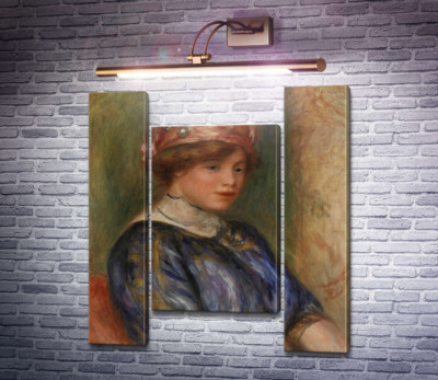 Женщина в синей блузе