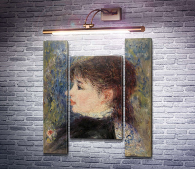 Молодая женщина с розой