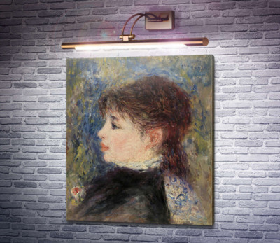 Молодая женщина с розой