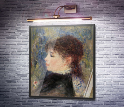 Молодая женщина с розой