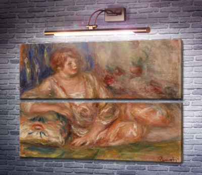 Лежащая Андре в розовом