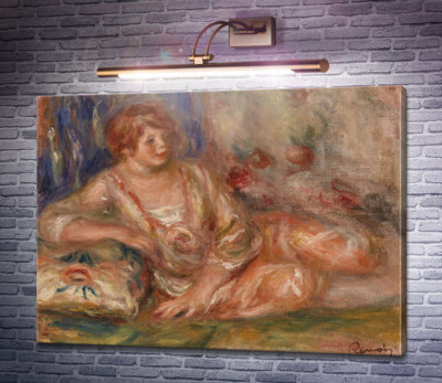 Лежащая Андре в розовом