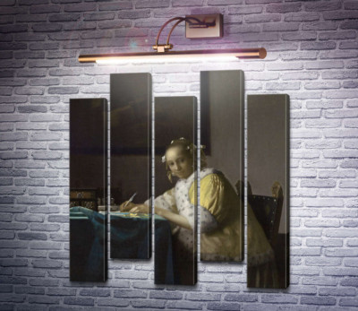 Женщина, пишущая письмо