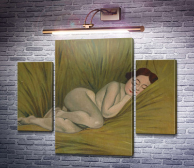 Оголена, що лежить