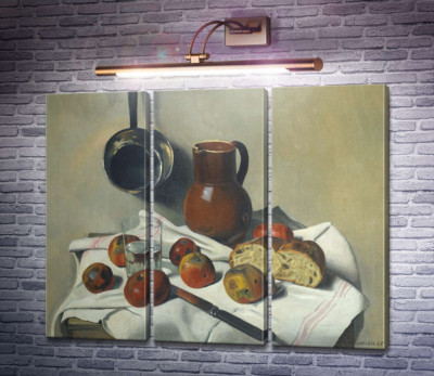 Яблоки, кувшин, стакан воды и хлеб