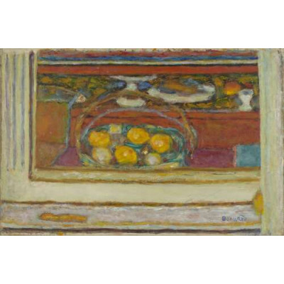 Корзина с фруктами, отраженная в зеркале